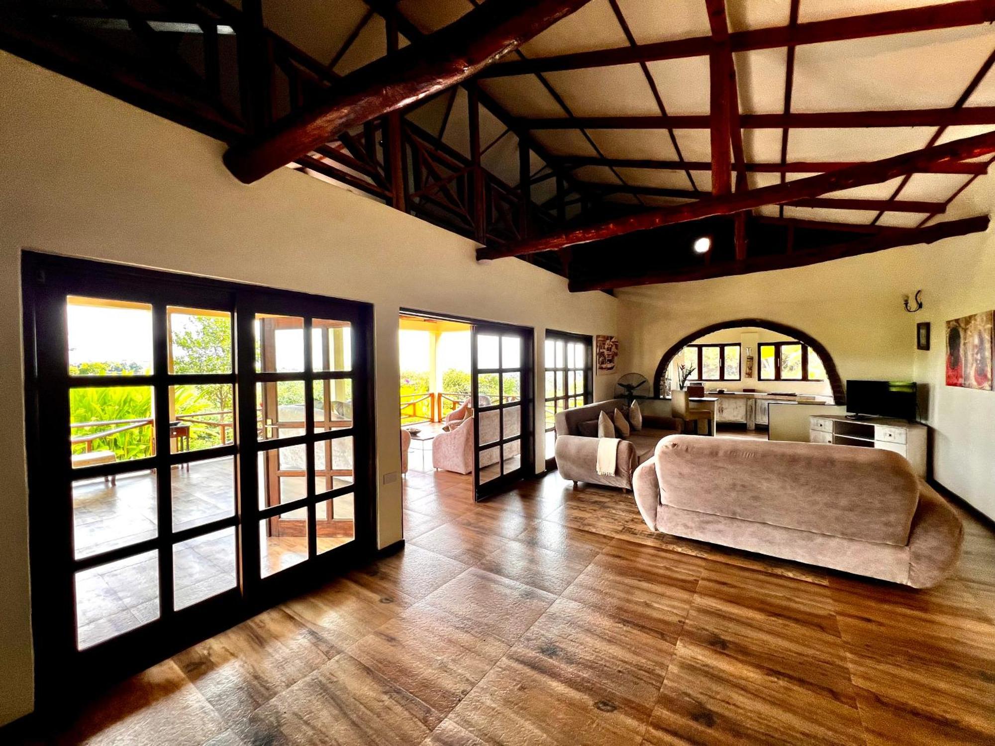 Pink Flamingo Boutique Hotel Moshi Luaran gambar